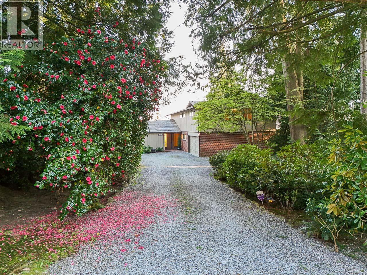 3898 SOUTHRIDGE AVENUE, West Vancouver