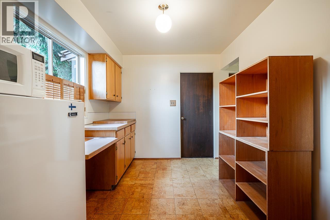 3898 SOUTHRIDGE AVENUE, West Vancouver