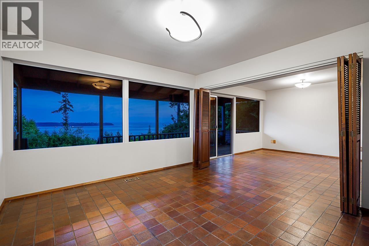 3898 SOUTHRIDGE AVENUE, West Vancouver