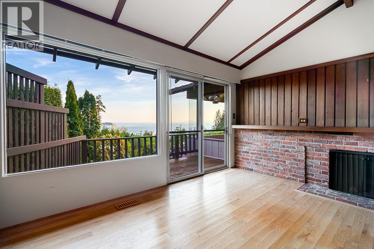 3898 SOUTHRIDGE AVENUE, West Vancouver