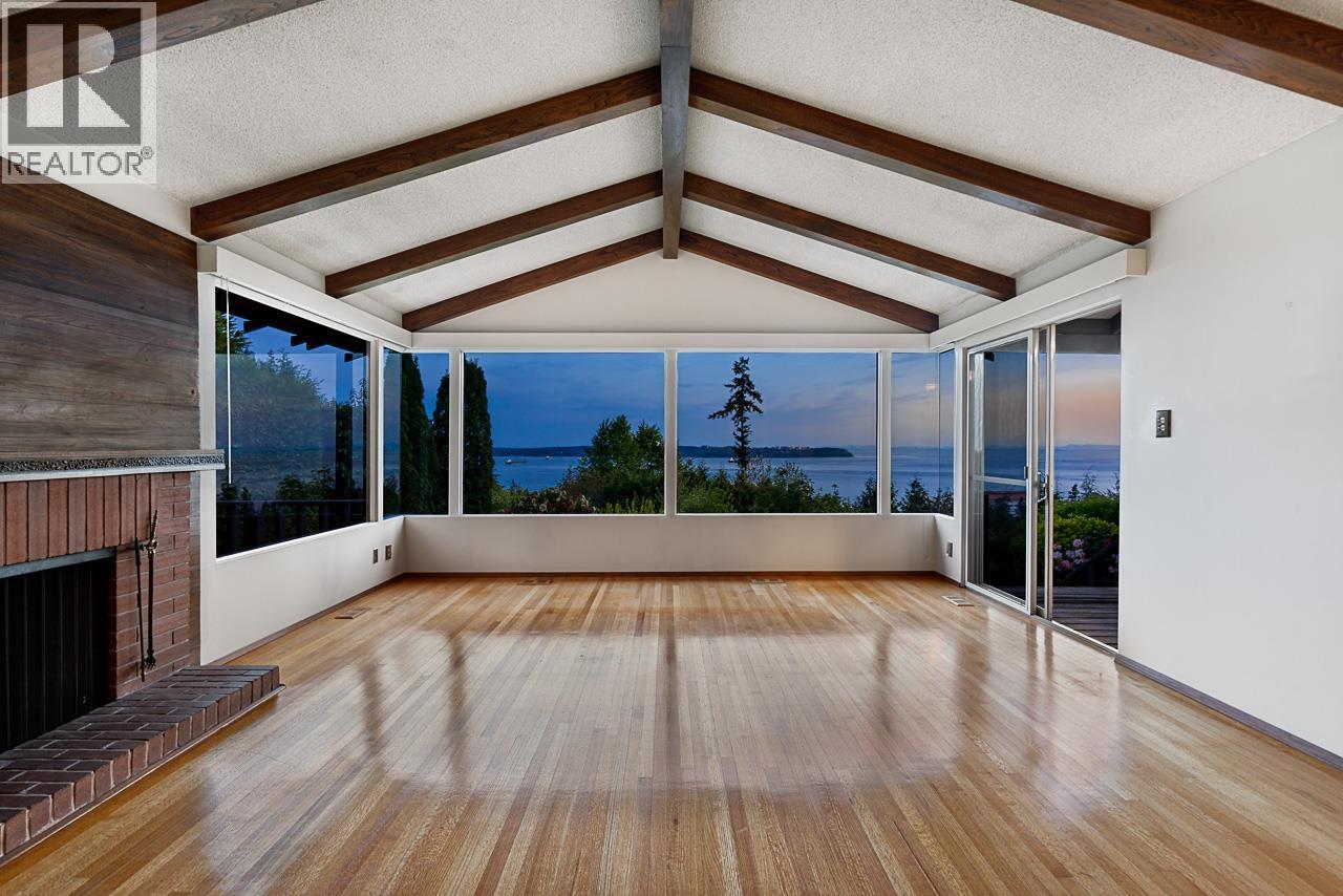 3898 SOUTHRIDGE AVENUE, West Vancouver