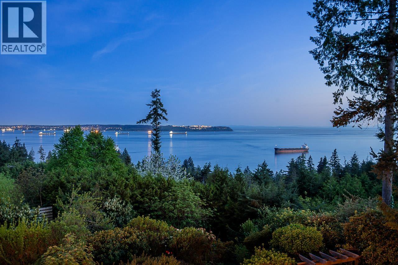 3898 SOUTHRIDGE AVENUE, West Vancouver