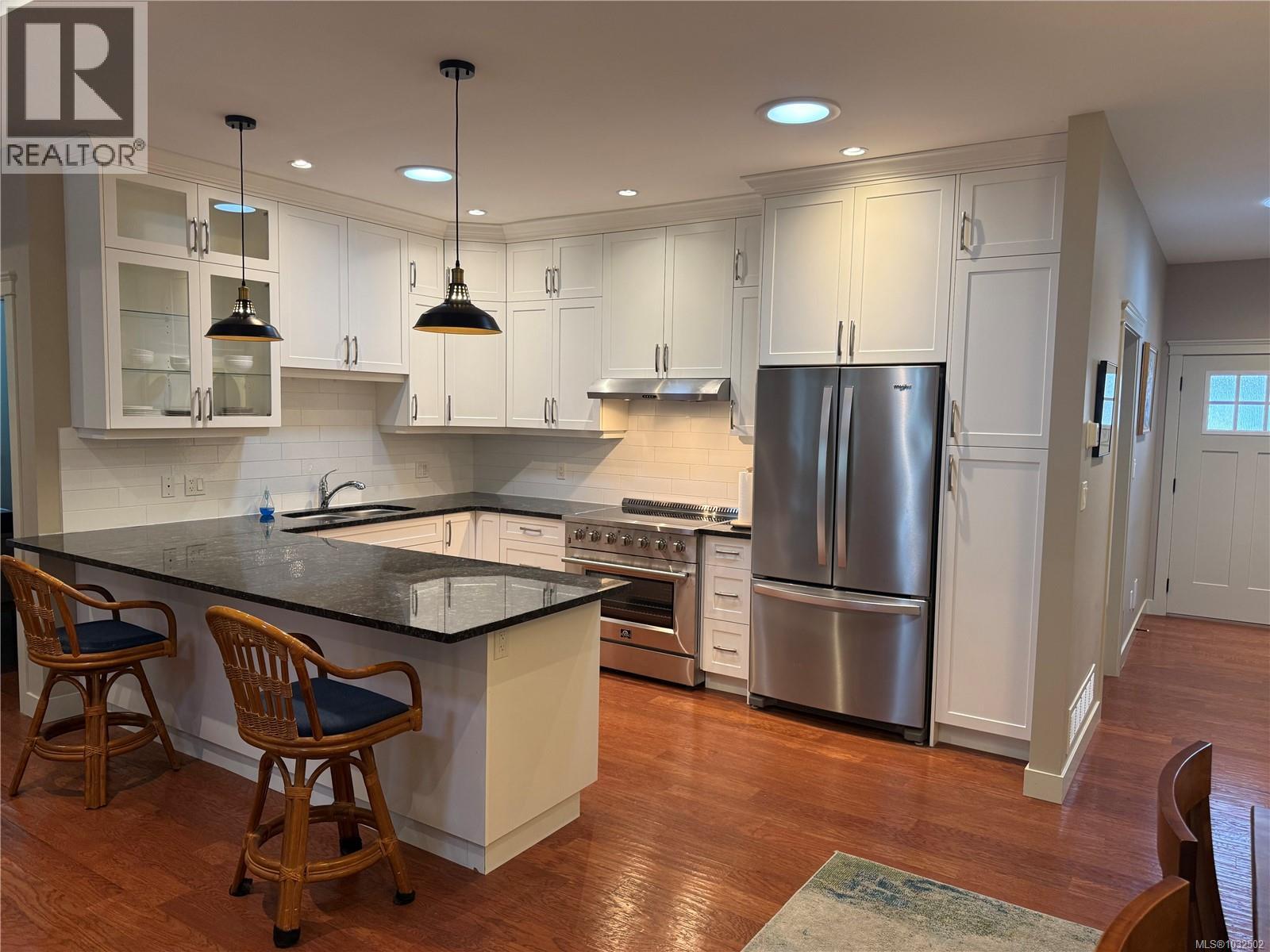 #10 2895 RIVER RD - Image 2