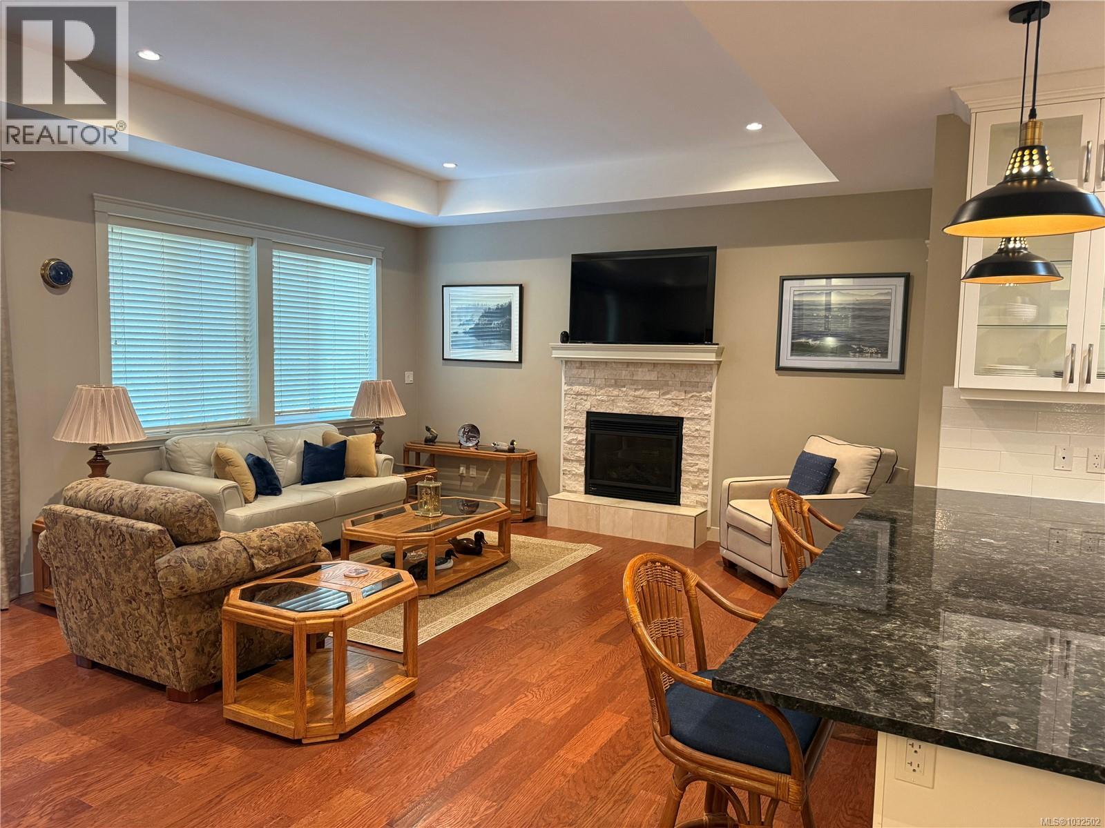 #10 2895 RIVER RD - Image 3