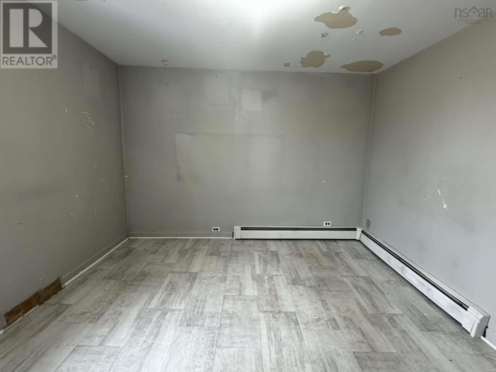 Property 22 of 33 of 10 Barren Road