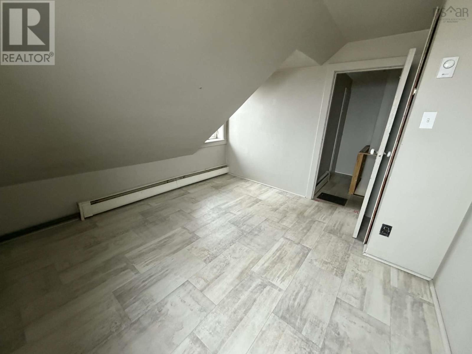 Property 21 of 33 of 10 Barren Road