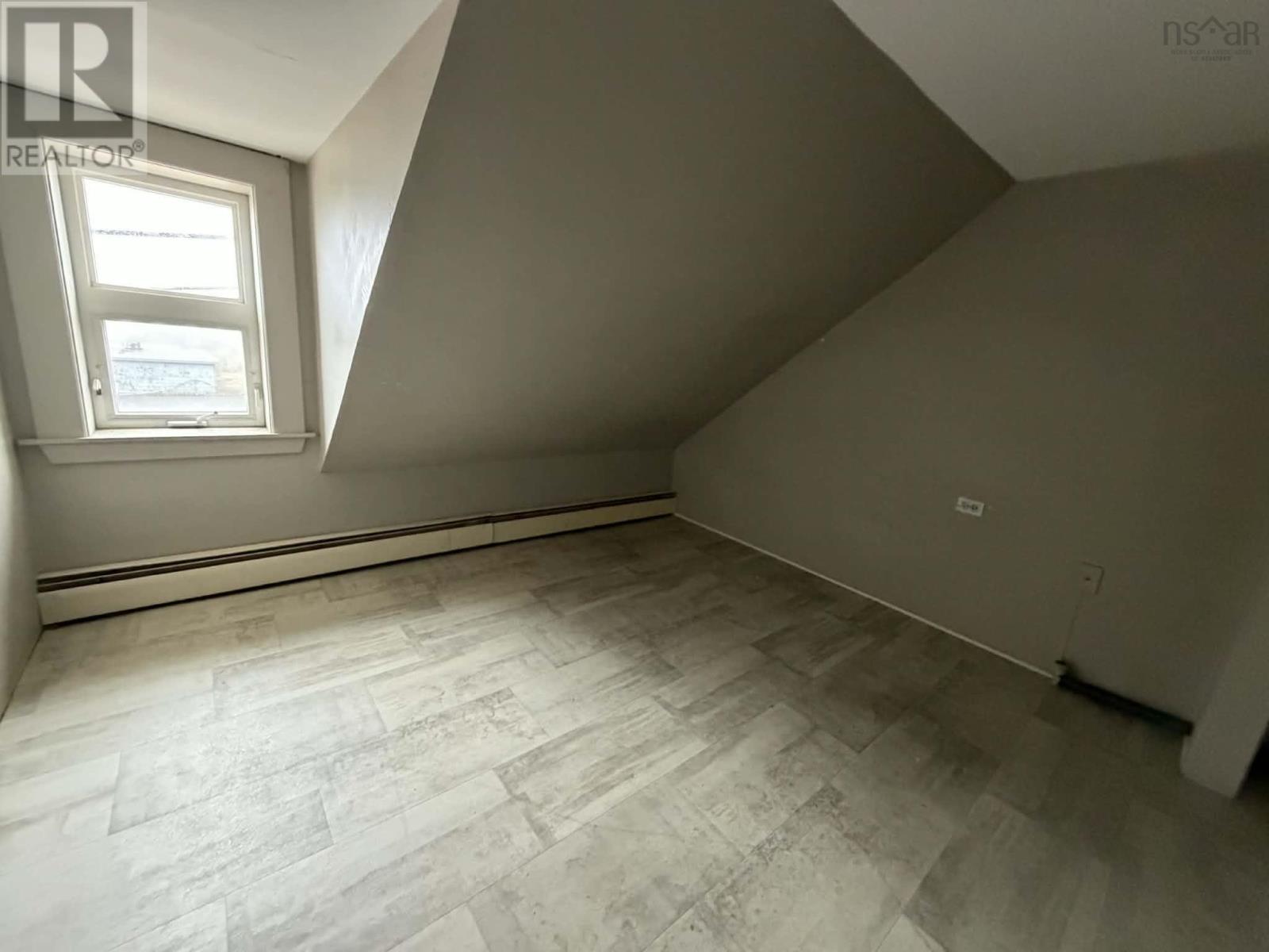 Property 8 of 33 of 10 Barren Road