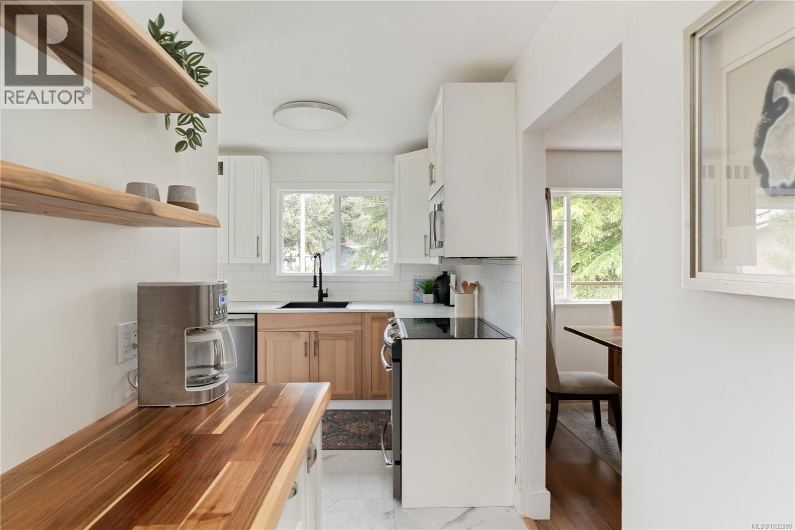  1322 Reginald Place, Langford