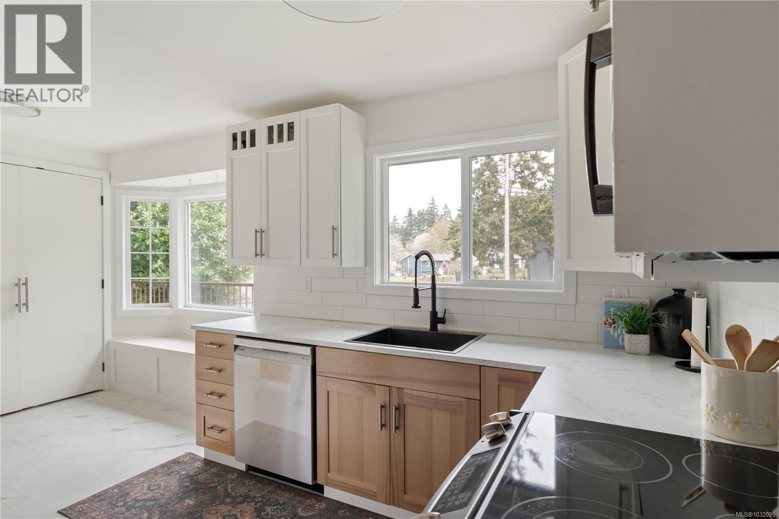  1322 Reginald Place, Langford