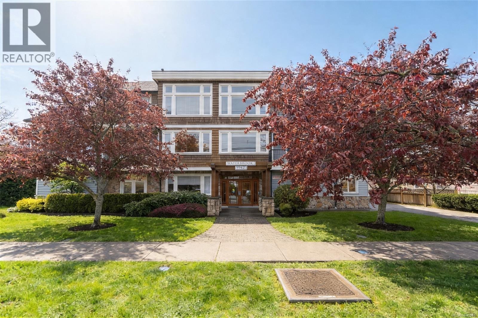 201 9942 Third Street, Sidney