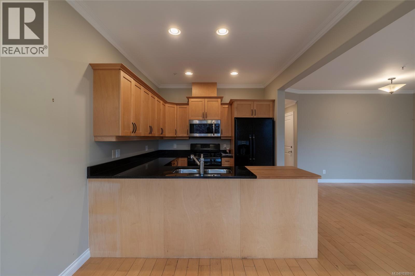 201 9942 Third Street, Sidney