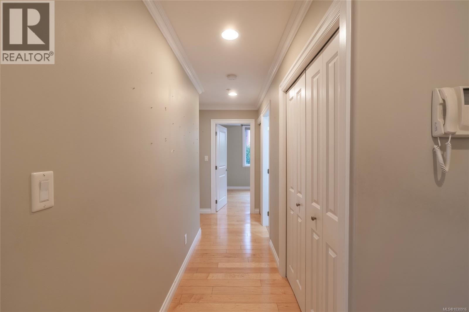 201 9942 Third Street, Sidney