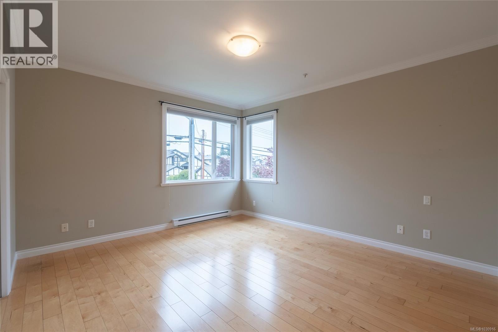 201 9942 Third Street, Sidney