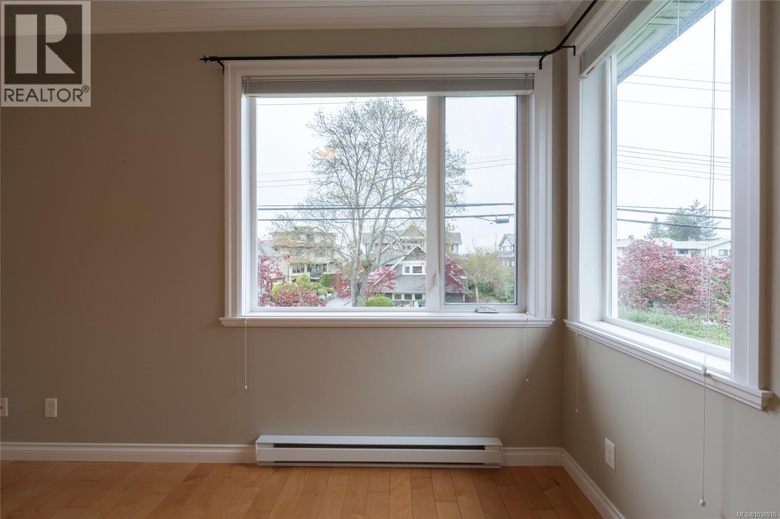 201 9942 Third Street, Sidney