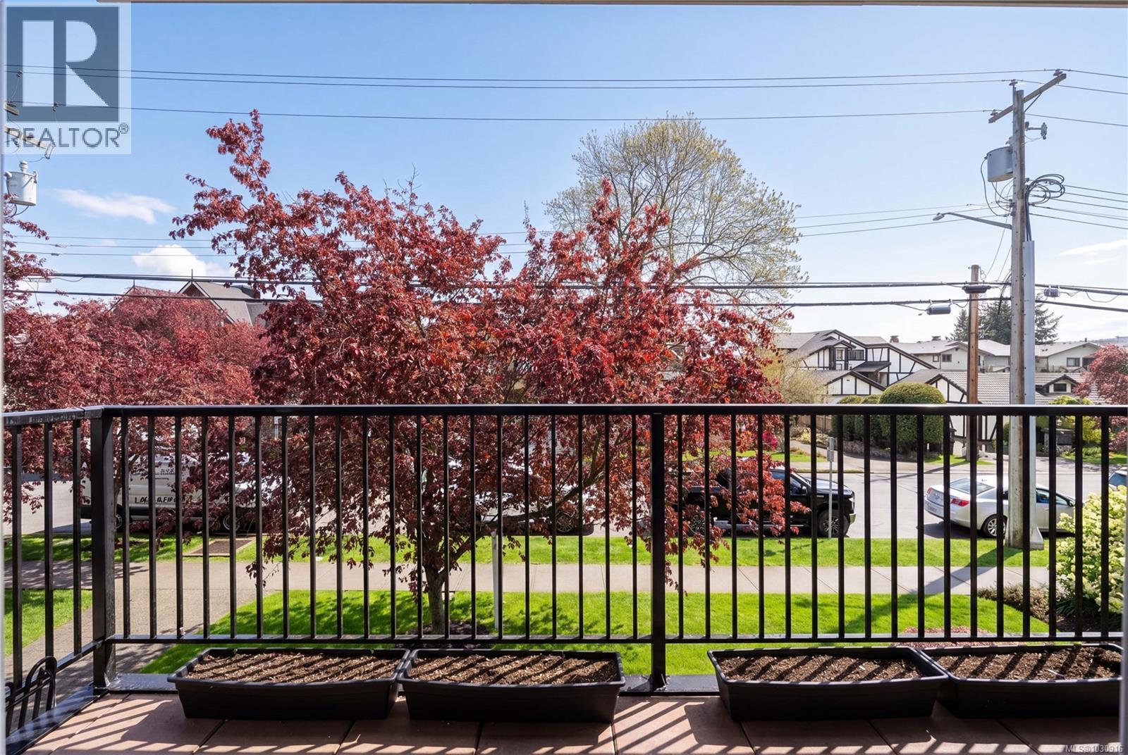 201 9942 Third Street, Sidney