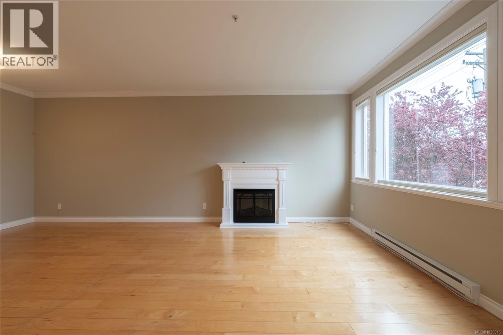 201 9942 Third Street, Sidney