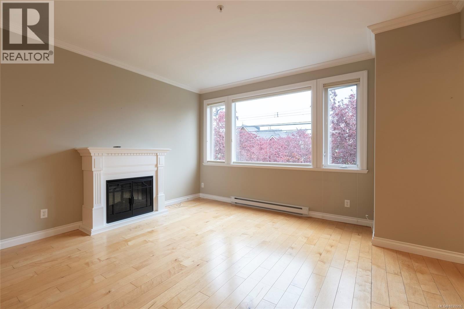 201 9942 Third Street, Sidney