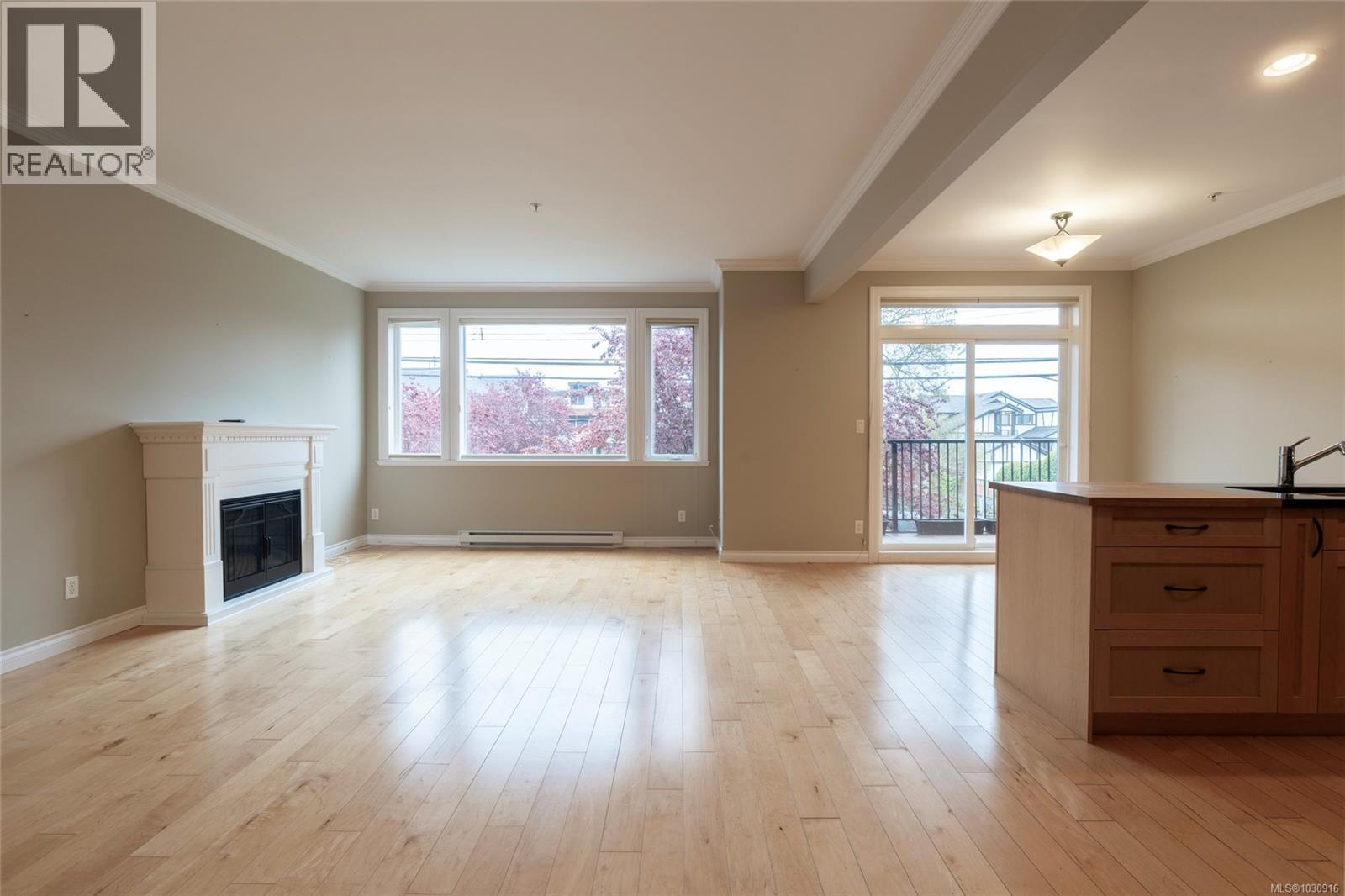 201 9942 Third Street, Sidney