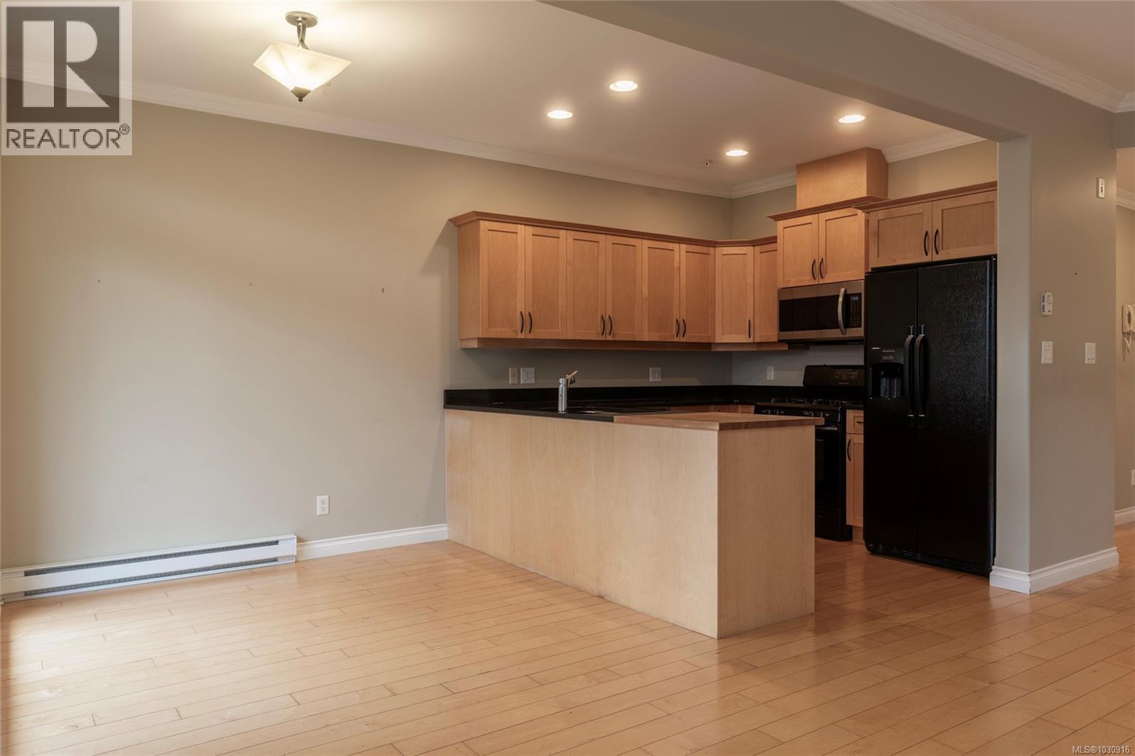 201 9942 Third Street, Sidney