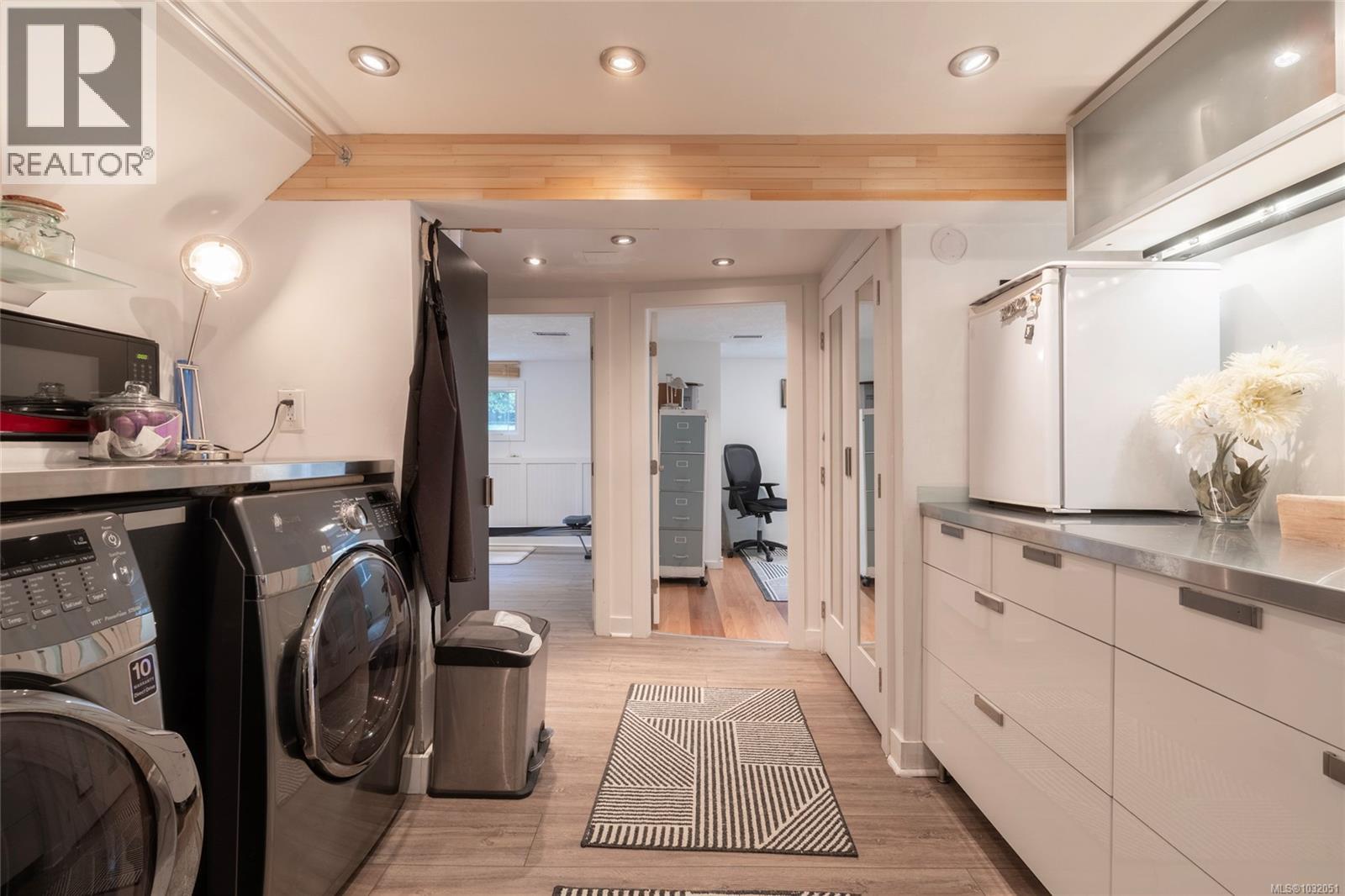  870 Pendene Place, Saanich