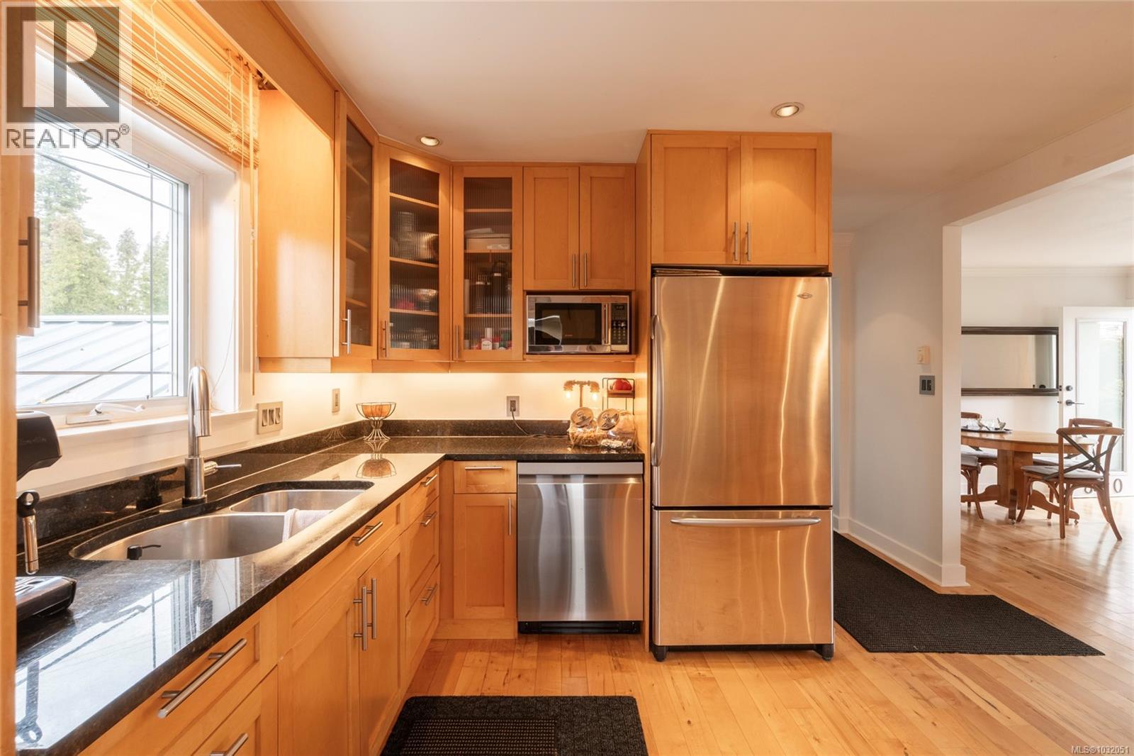  870 Pendene Place, Saanich