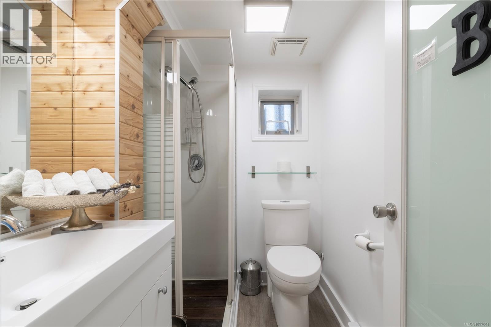  870 Pendene Place, Saanich