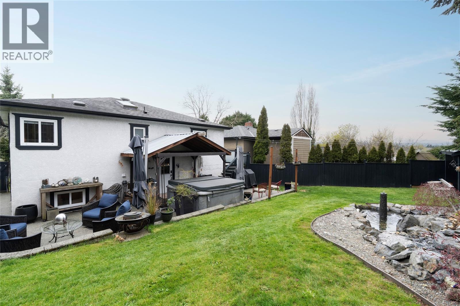  870 Pendene Place, Saanich