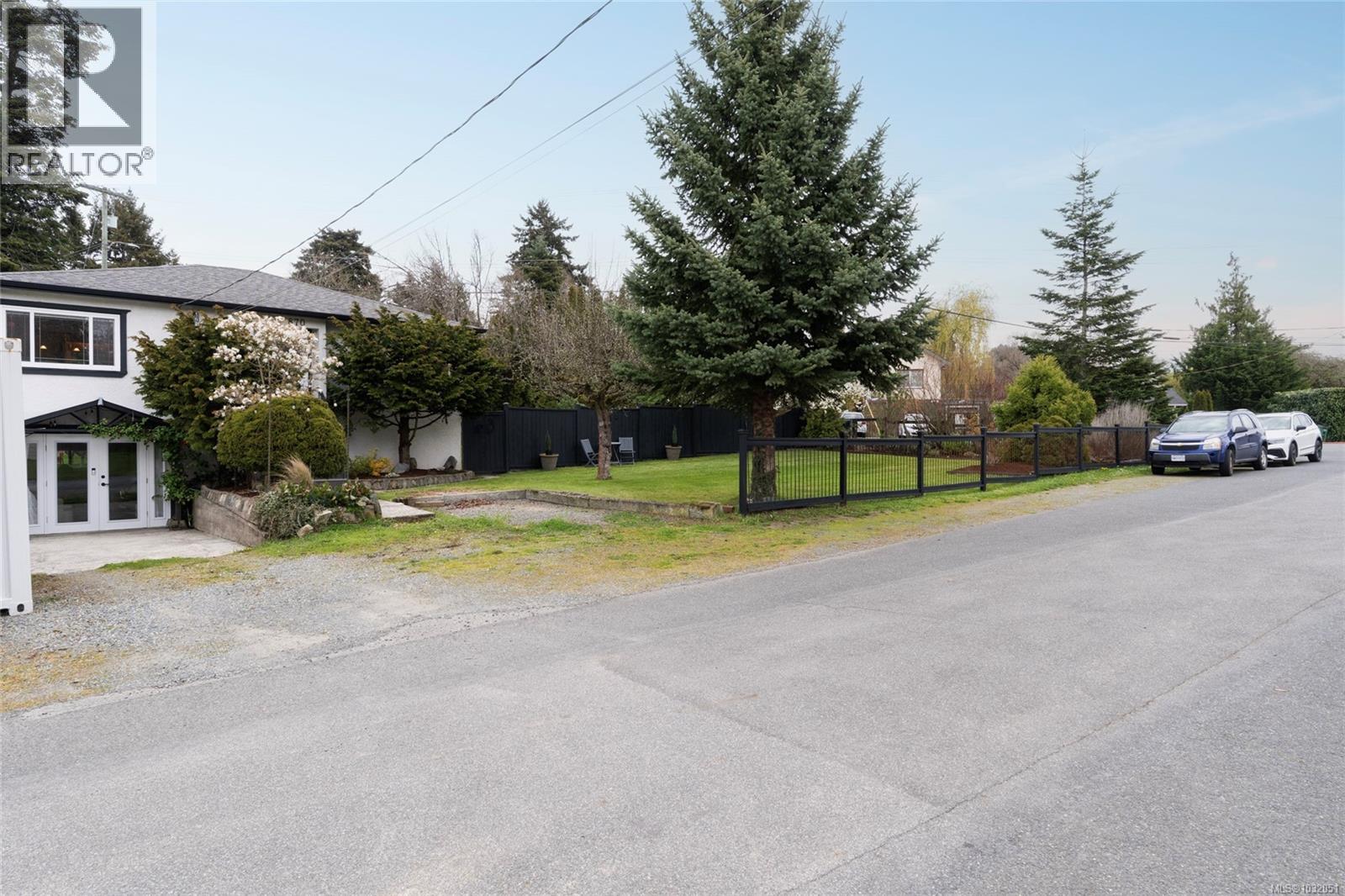  870 Pendene Place, Saanich