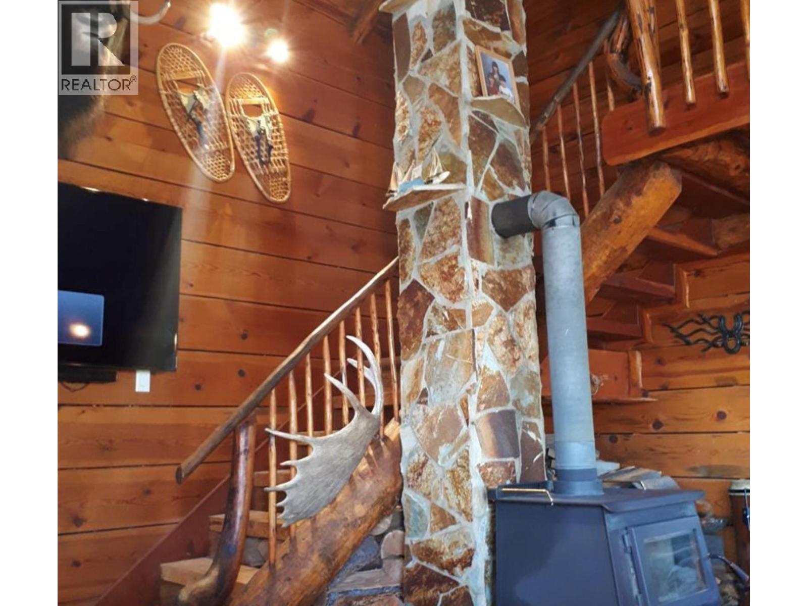 7142 Fintry Delta Road N - 3