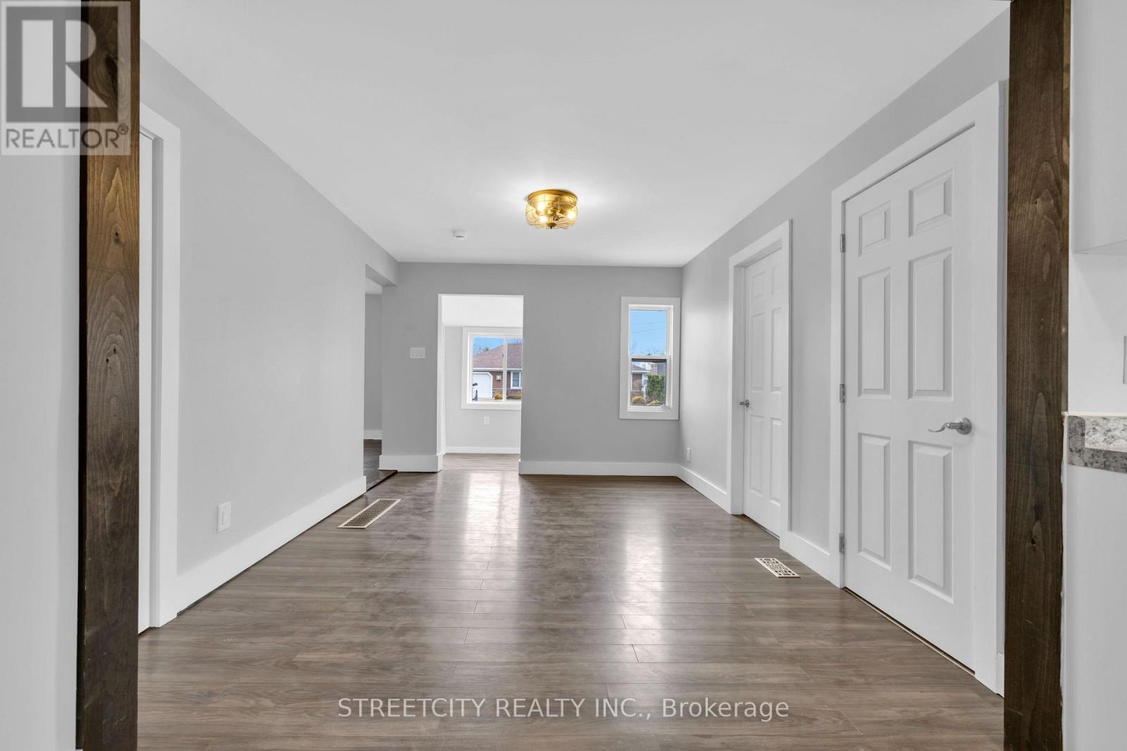 190 KING STREET — photo 10