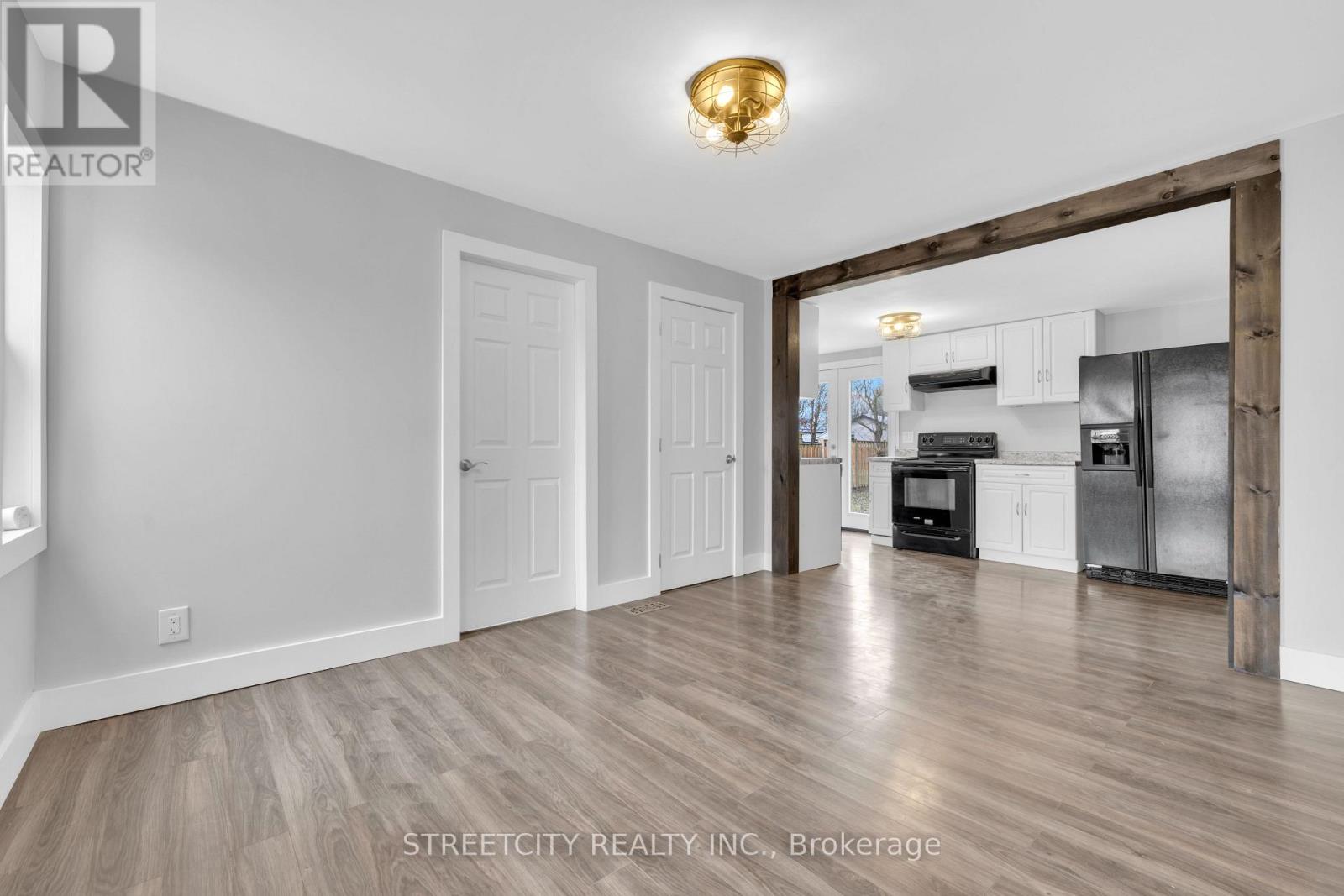 190 KING STREET — photo 14