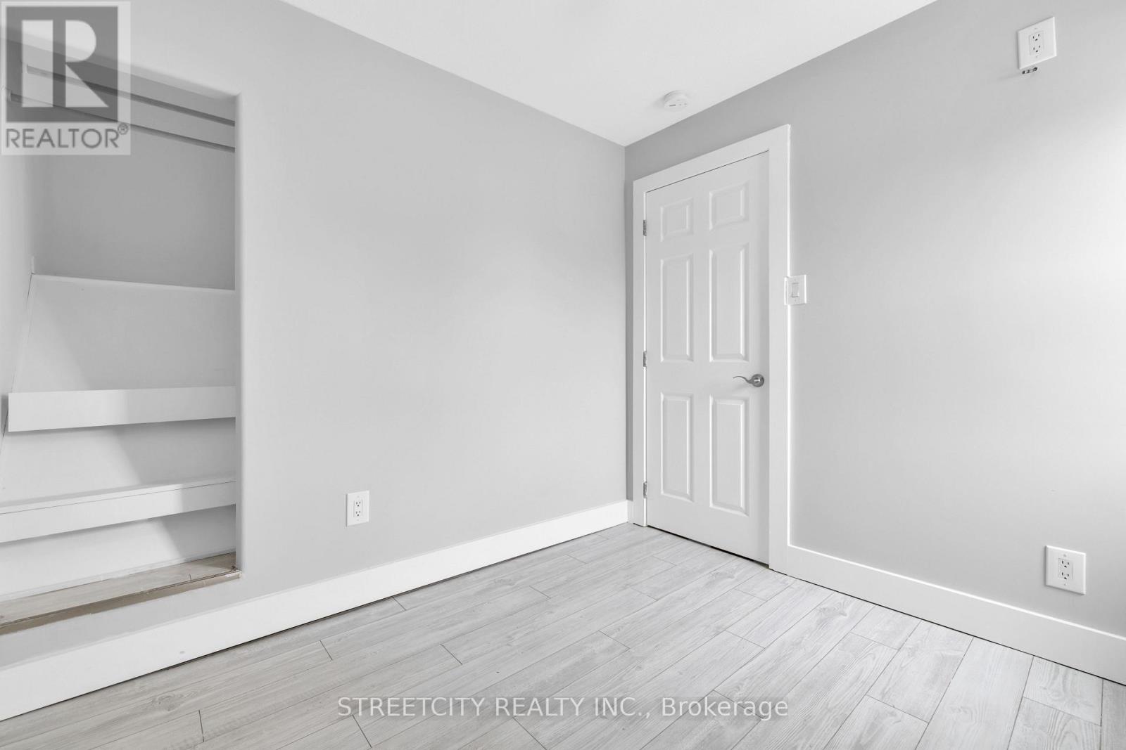 190 KING STREET — photo 25