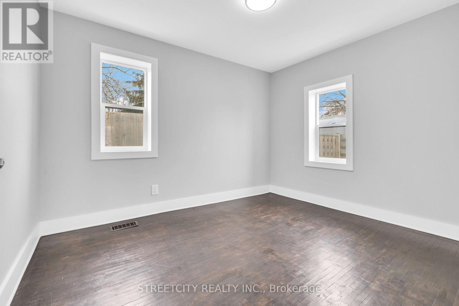190 KING STREET — photo 26