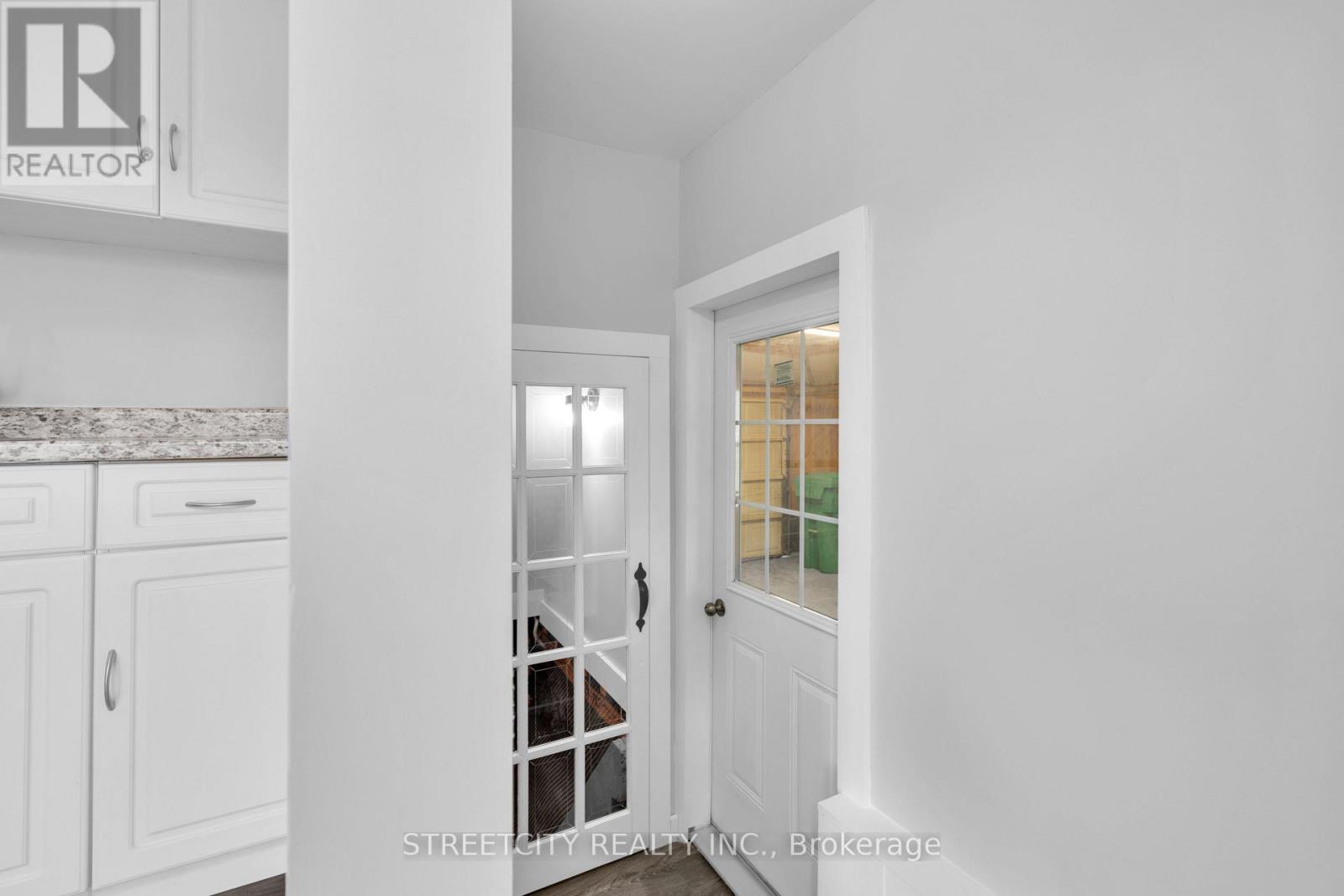 190 KING STREET — photo 29