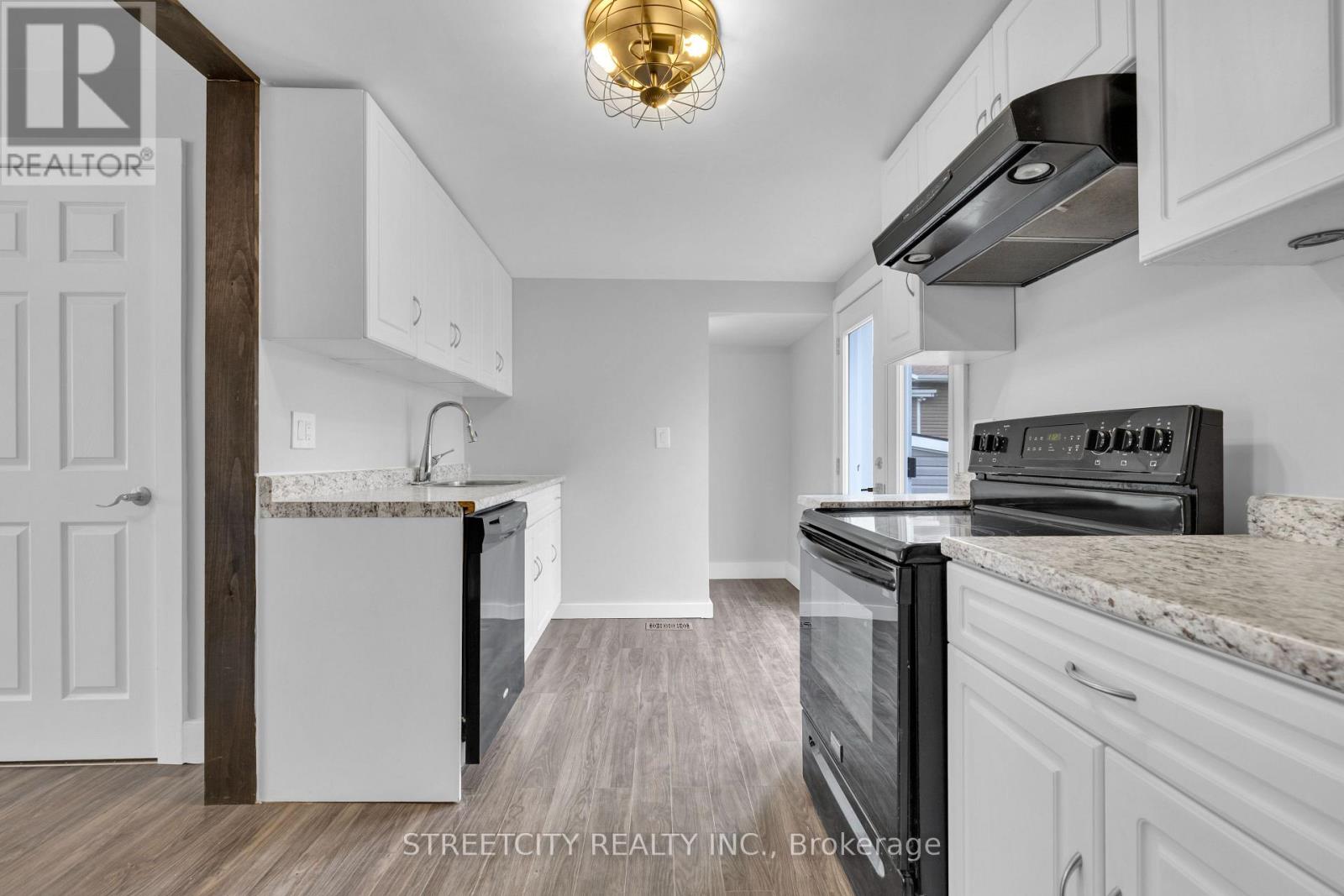 190 KING STREET — photo 4