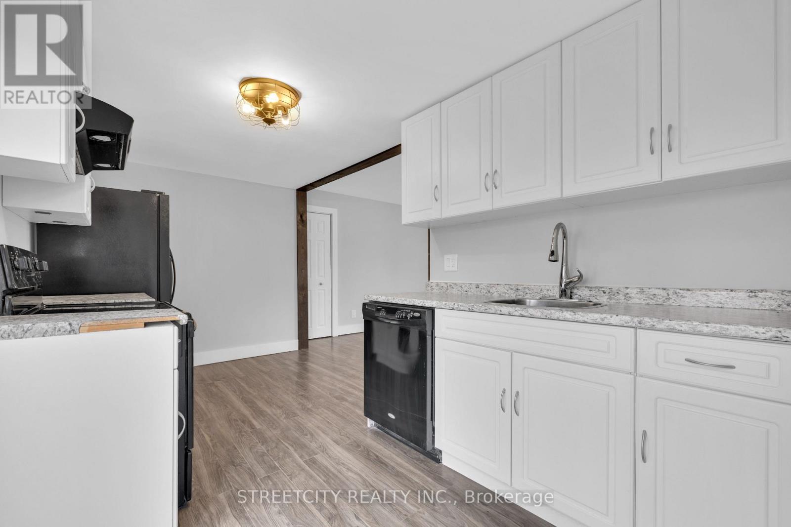 190 KING STREET — photo 5