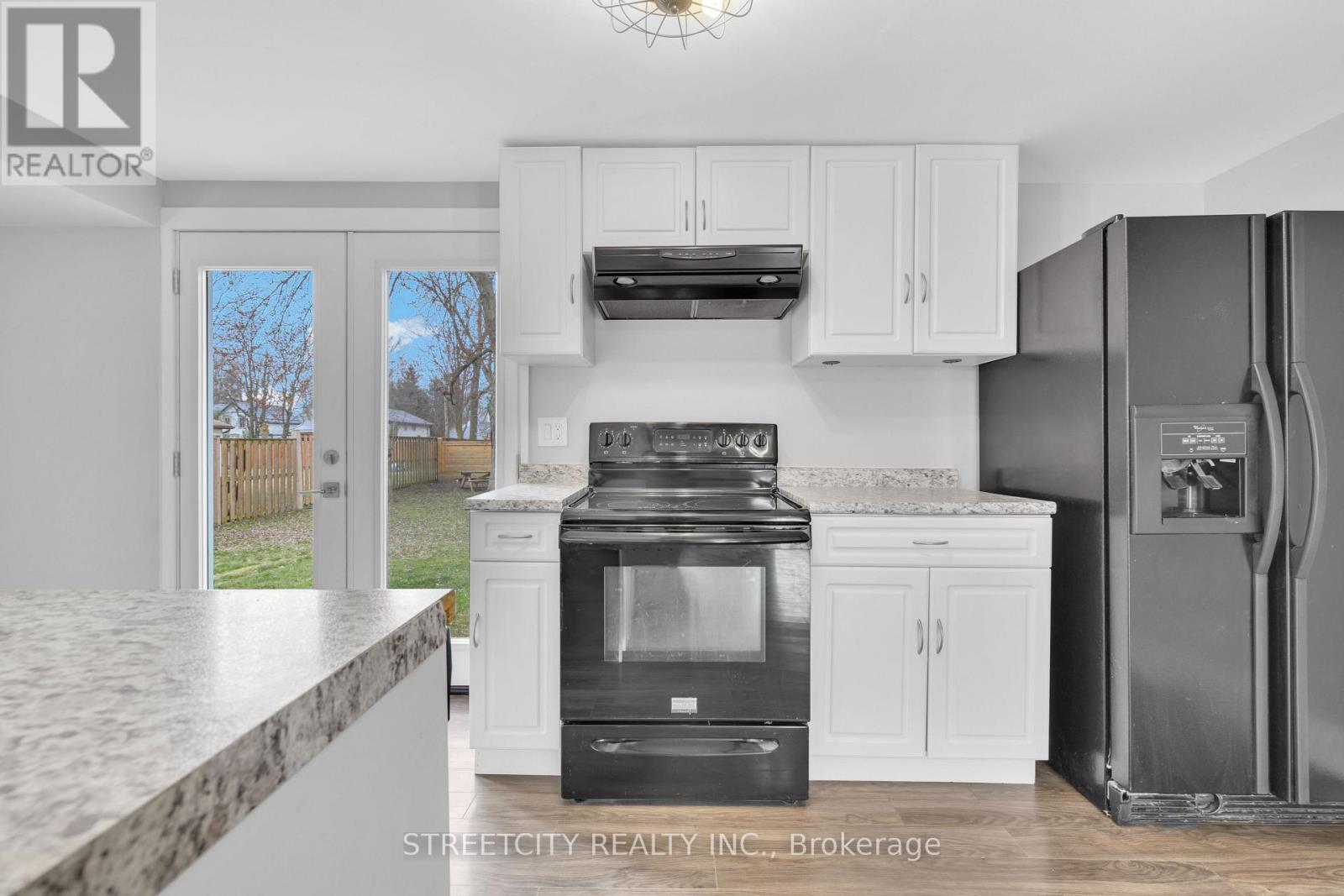 190 KING STREET — photo 8