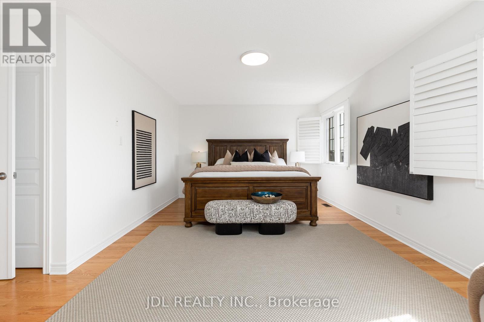3 MANSARD DRIVE - 32