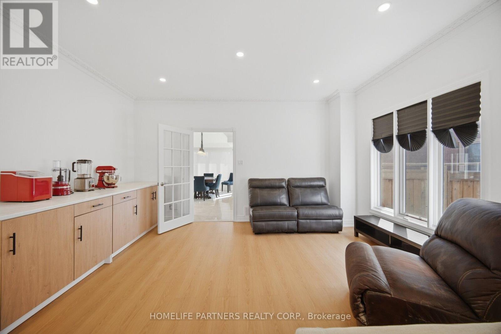 27 MARCONI AVENUE - 10