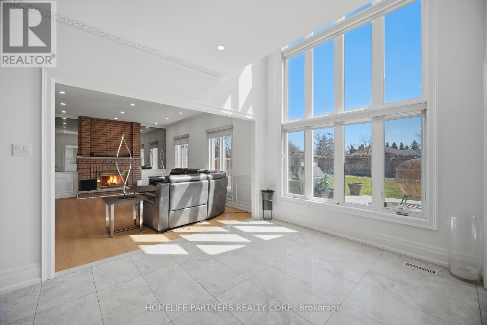 27 MARCONI AVENUE - 25