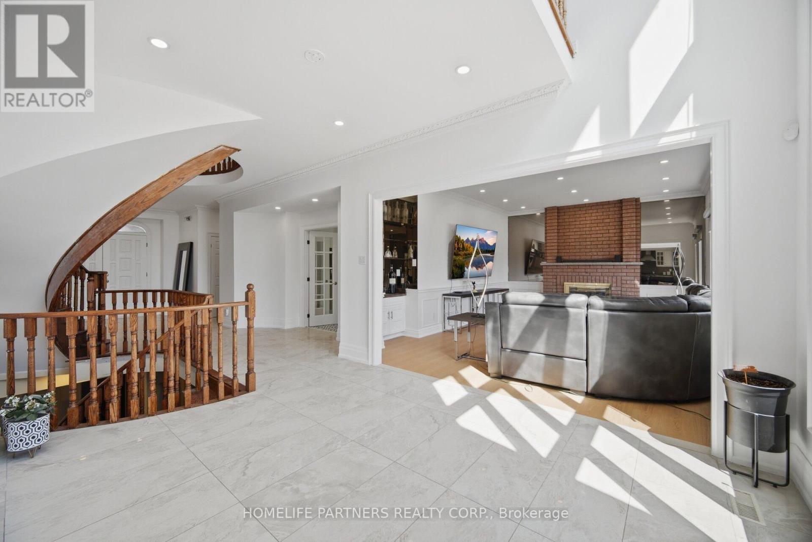 27 MARCONI AVENUE - 27