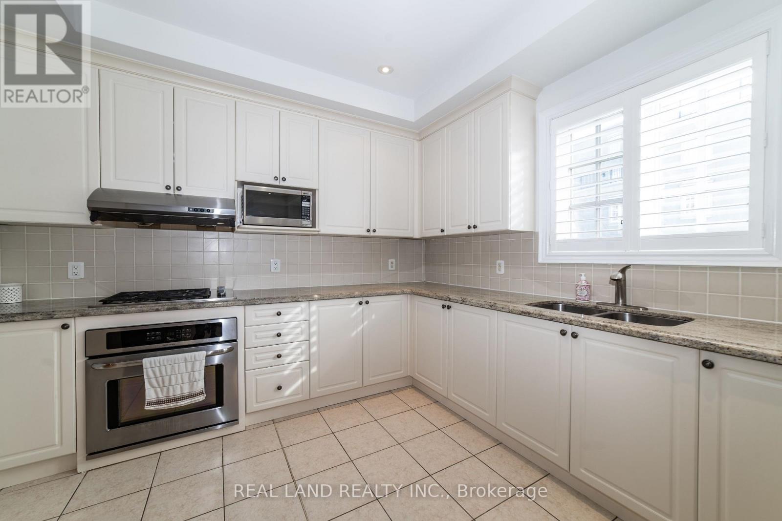 41 LORD DURHAM ROAD - 12