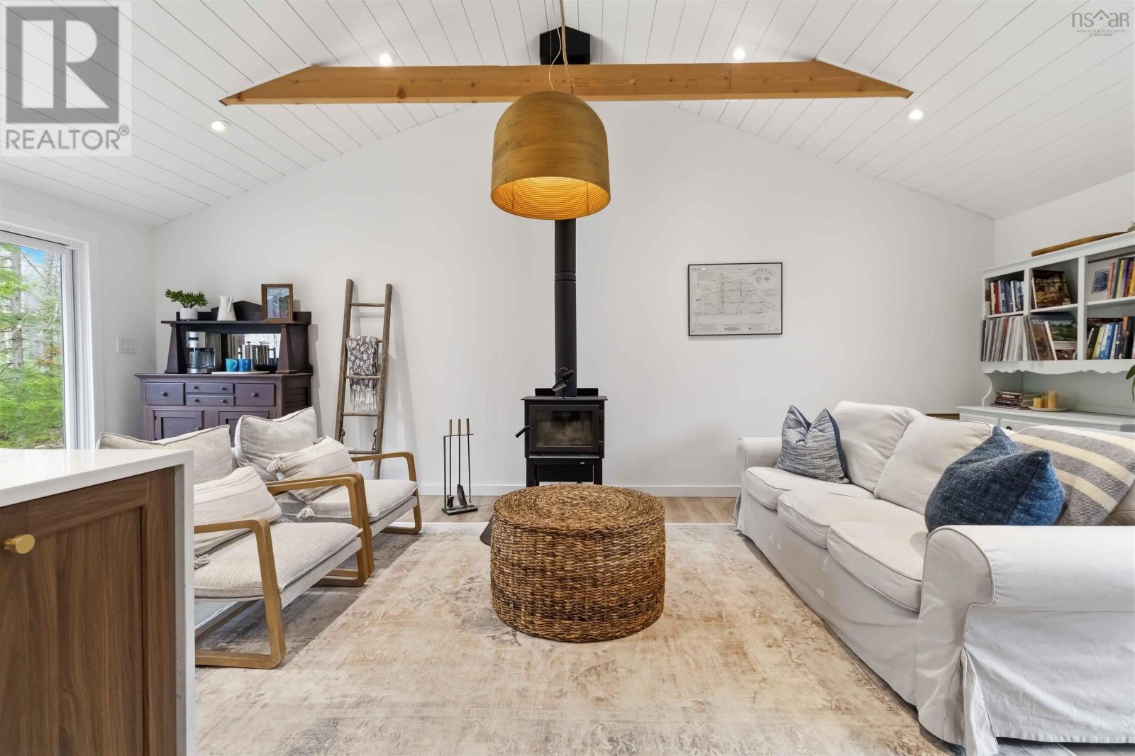 Property 18 of 48 of 87 Mount Pleasant Road