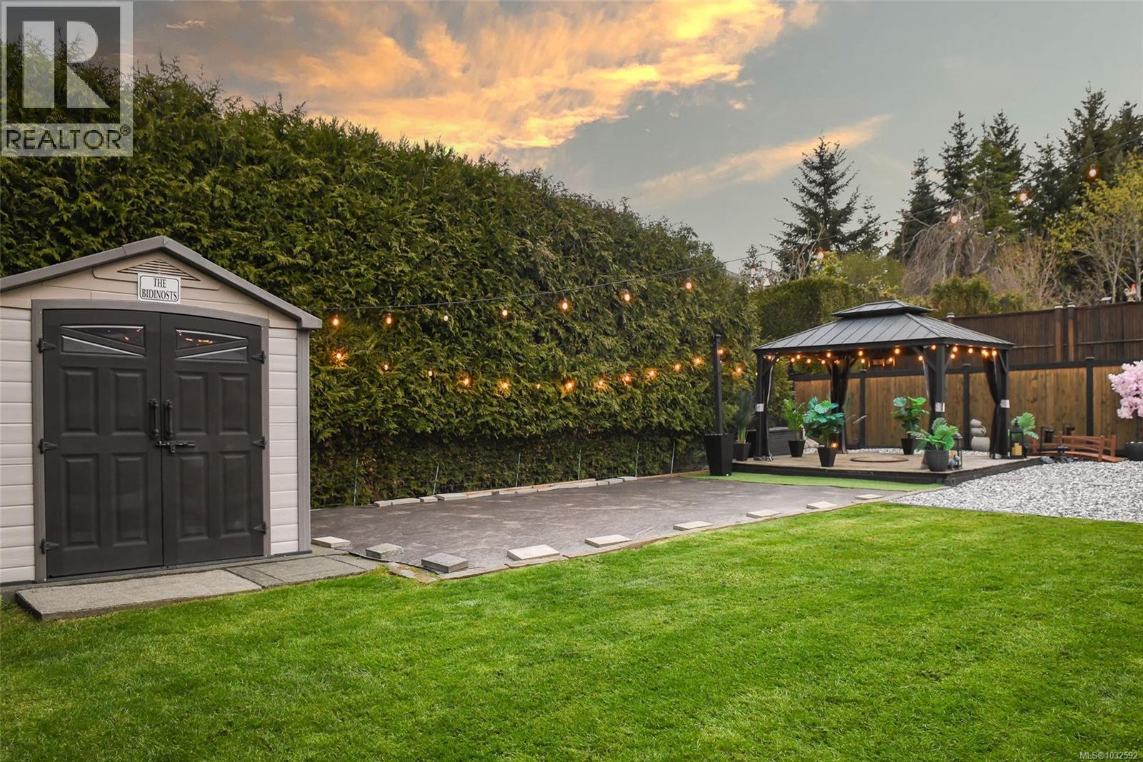 1866 Hawk Dr, Courtenay