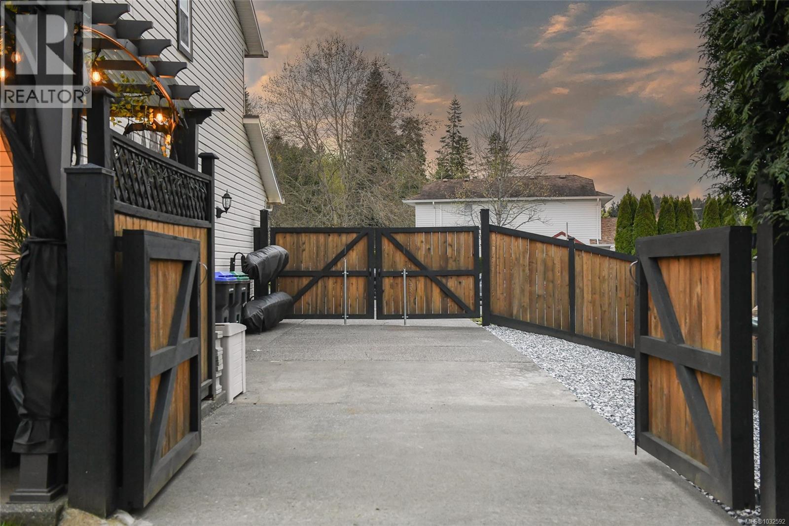 1866 Hawk Dr, Courtenay