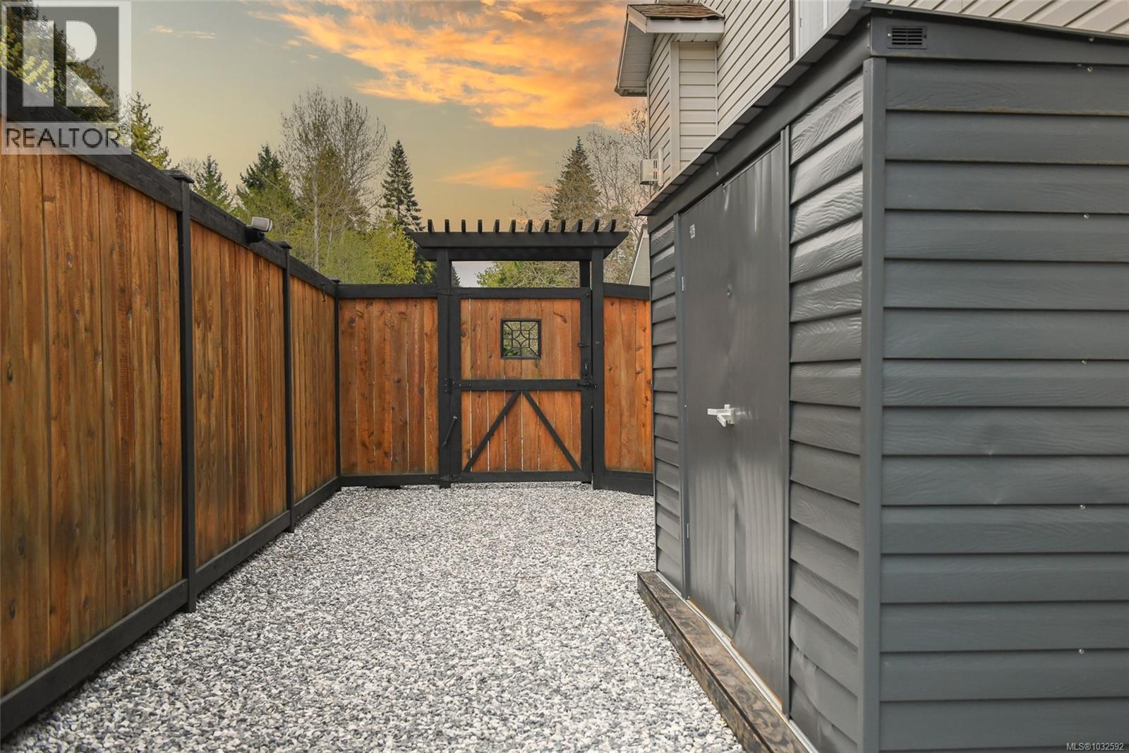 1866 Hawk Dr, Courtenay