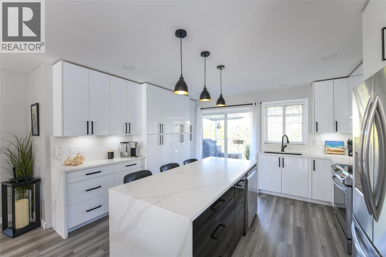 1866 Hawk Dr, Courtenay