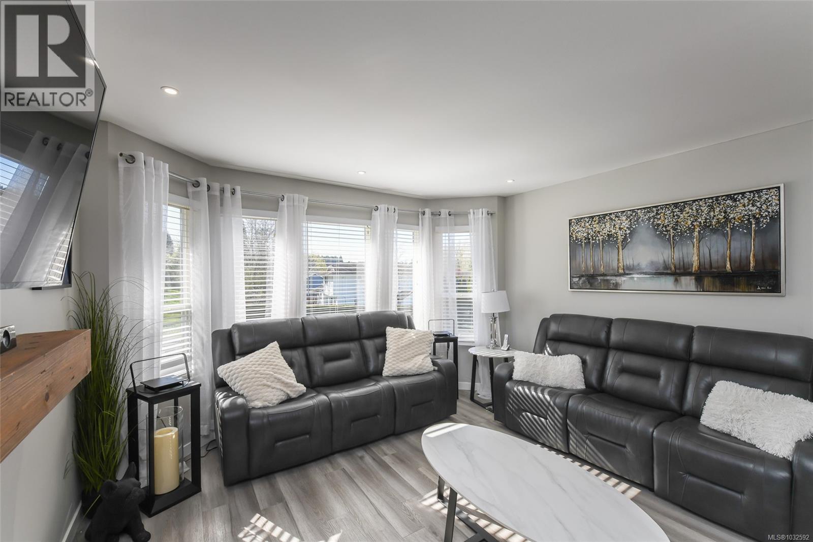 1866 Hawk Dr, Courtenay