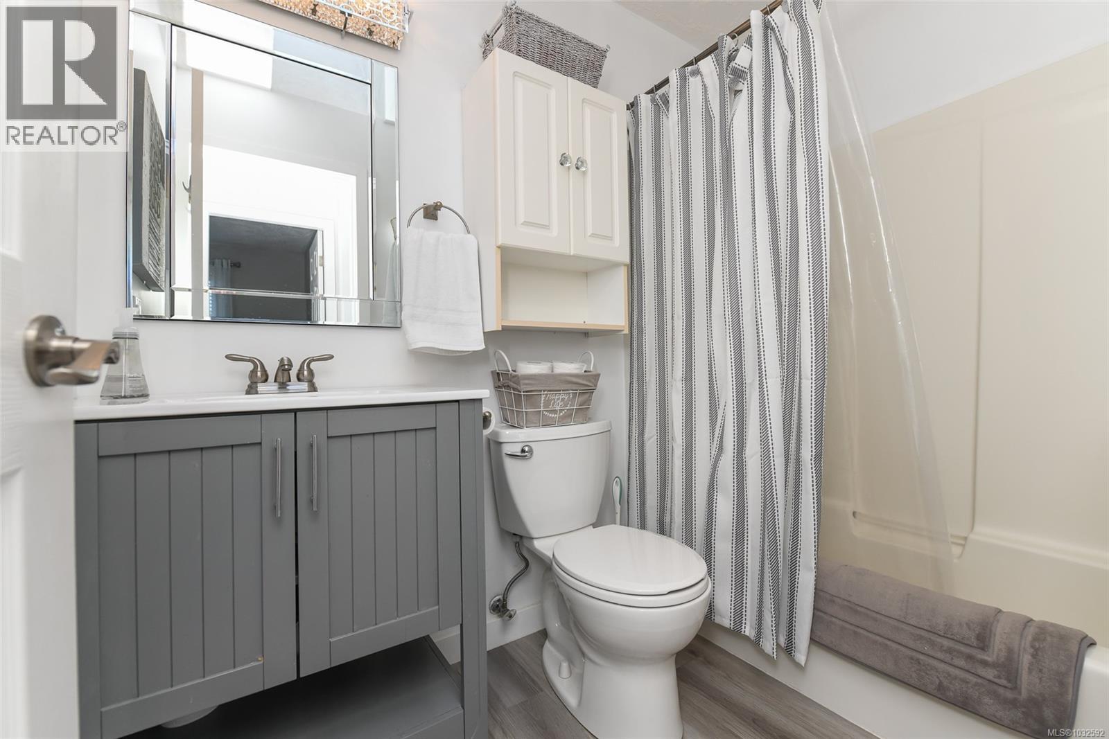 1866 Hawk Dr, Courtenay