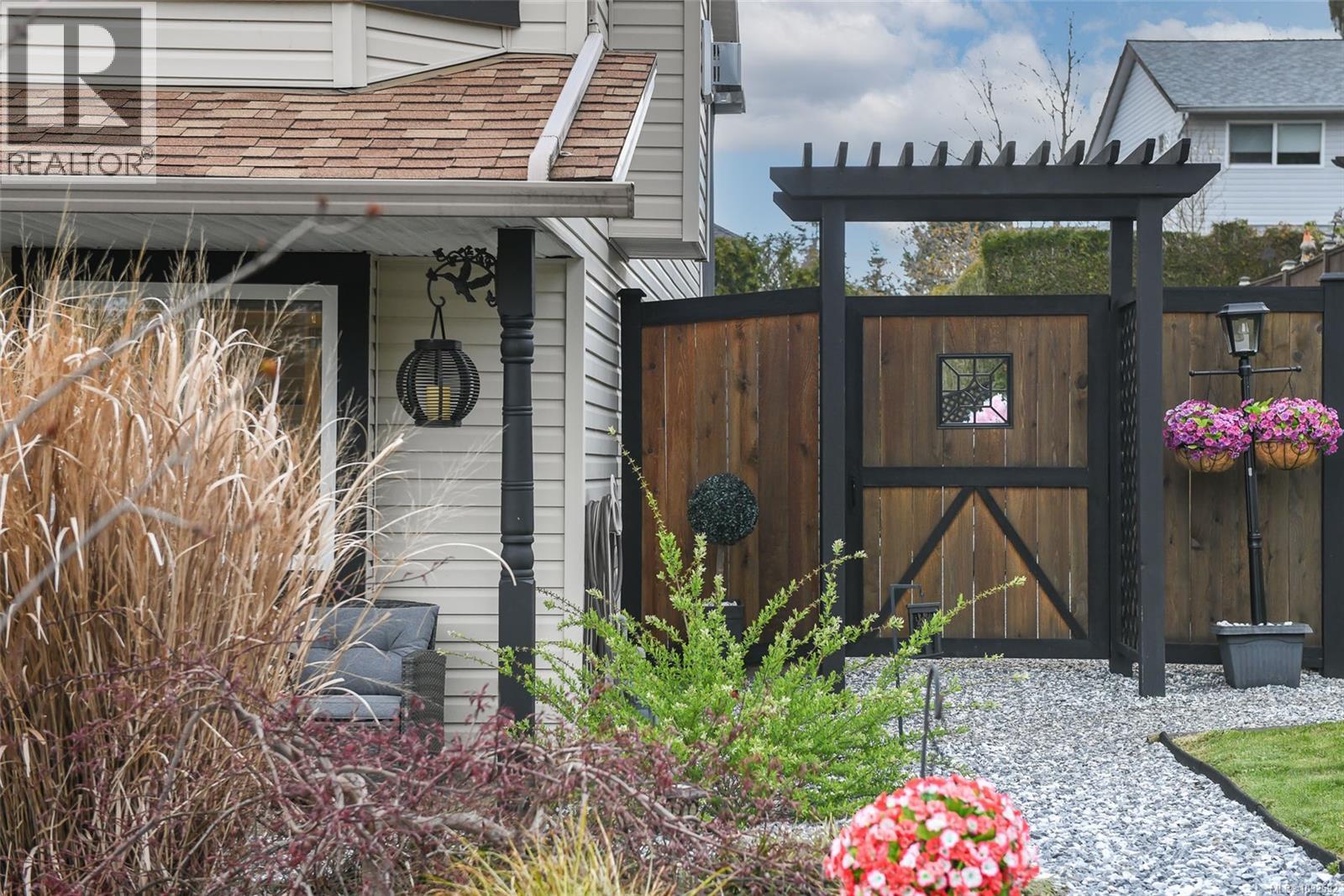 1866 Hawk Dr, Courtenay